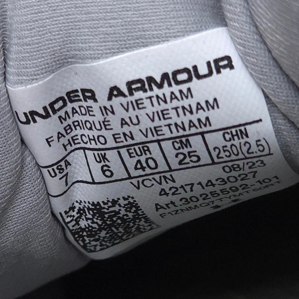 Under Armour Yard Low MT Baseball Cleats Mens 7 Gray Shoes Lightweight Metal NEW